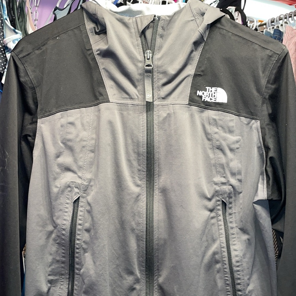 Boys lg 14-16 North Face wind breaker jacket back and gray